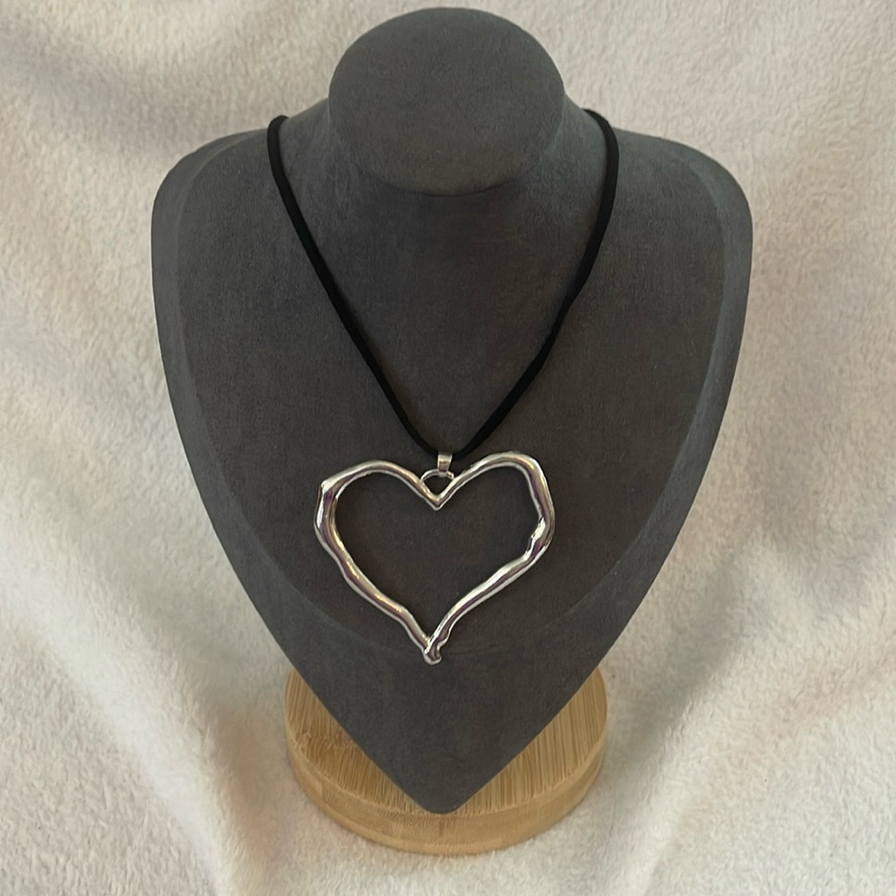 New Heart necklace Great everyday piece.